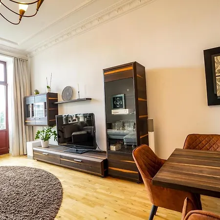 **traumhafte City-wohnung // 120qm // 4-raeume** Apartamento