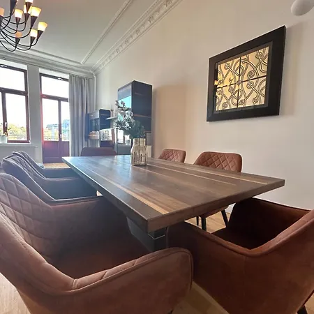 **traumhafte City-wohnung // 120qm // 4-raeume**