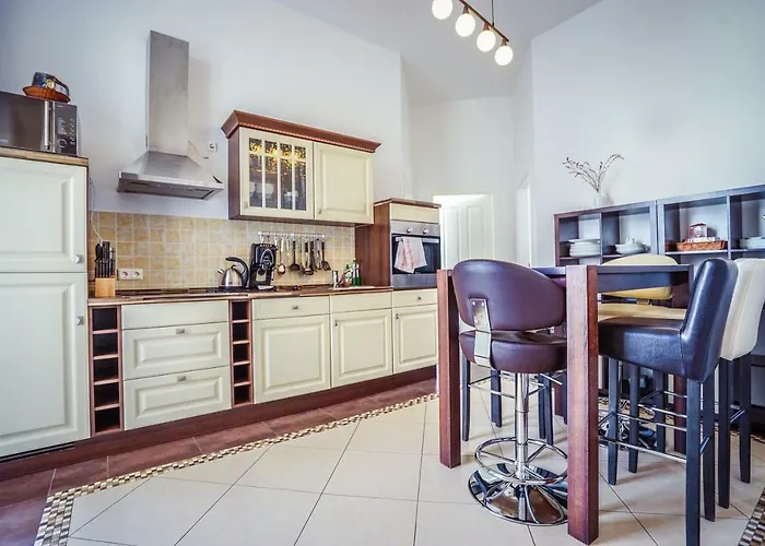 **traumhafte City-wohnung // 120qm // 4-raeume**